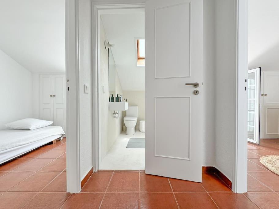 Costa Inn Beach House With Pool By Homeful Homes Costa da Caparica Esterno foto