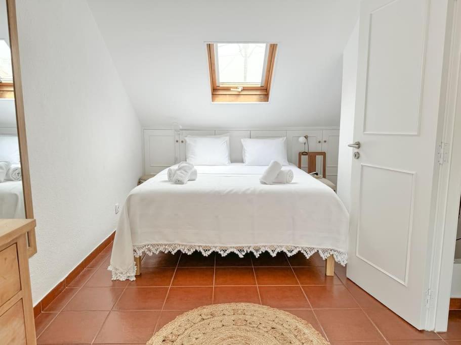 Costa Inn Beach House With Pool By Homeful Homes Costa da Caparica Esterno foto