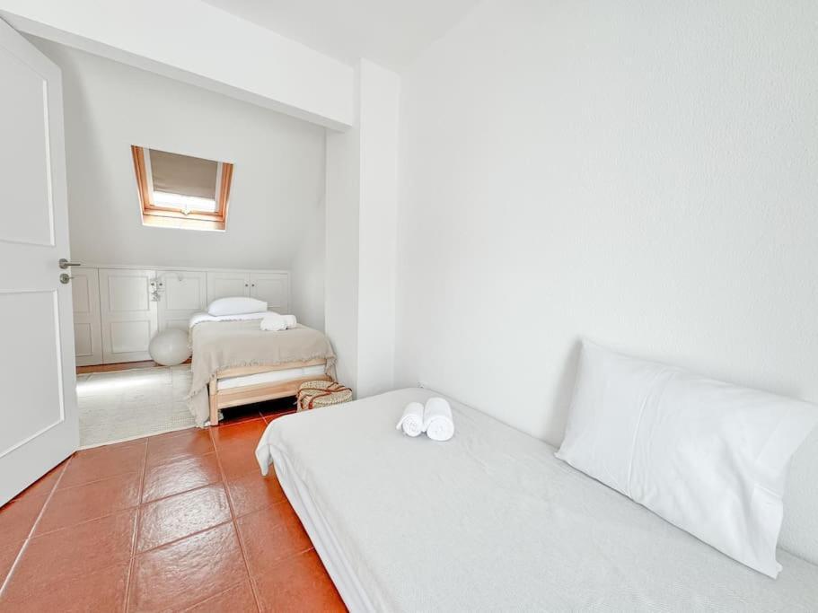 Costa Inn Beach House With Pool By Homeful Homes Costa da Caparica Esterno foto
