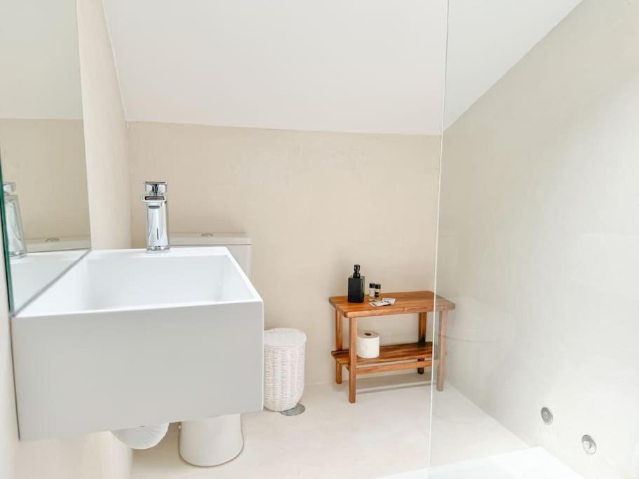 Costa Inn Beach House With Pool By Homeful Homes Costa da Caparica Esterno foto