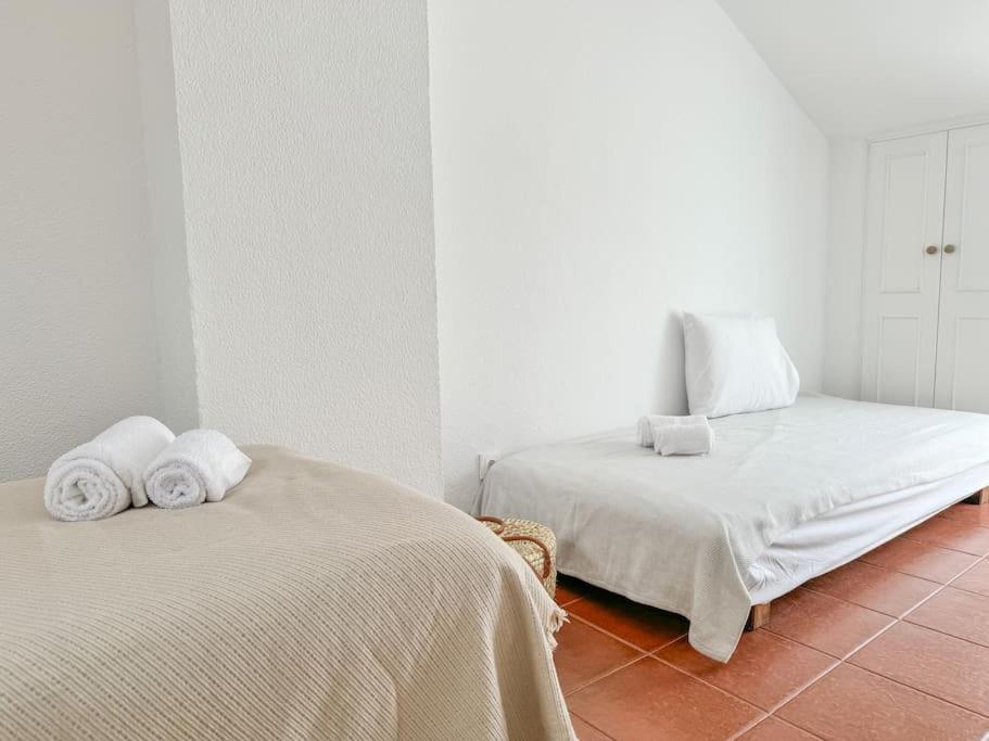 Costa Inn Beach House With Pool By Homeful Homes Costa da Caparica Esterno foto